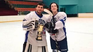 פורטי (מימין) ונציג מדובאי