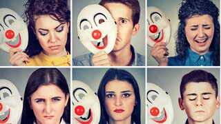 מסירים את המסכות