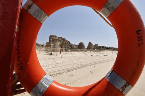 חוף המצודה באשדוד, חוף הצעירים שאינו מוכרז, ואין בו שירותי חוף או הצלה 