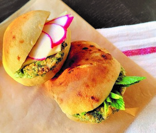 כריך עיג'ה - לביבת ירק 