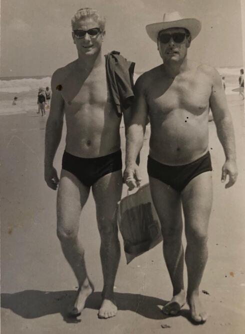 האחים רחמים וניסים קלדרון. שלטו בחוף בשנות ה-50