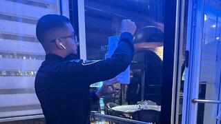 השוטרים סגרו את המסעדה