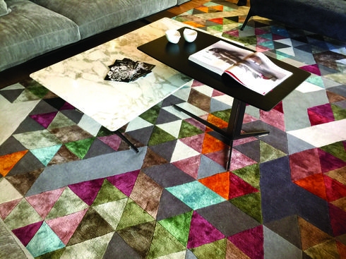 שטיח מבית אילוליאן בהדפסים גיאומטריים. RENBY
