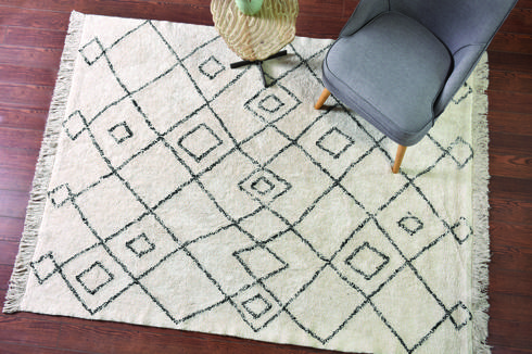 שטיח ברבר מרוקאי עם צורות גאומטריות. צמר שטיחים יפים